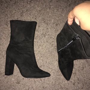 Black pointy toe boots